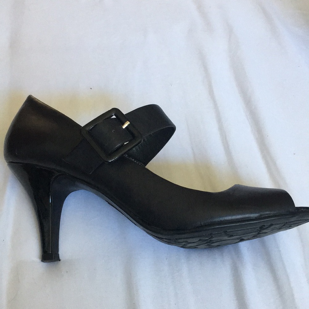 Black leather open toed pumps